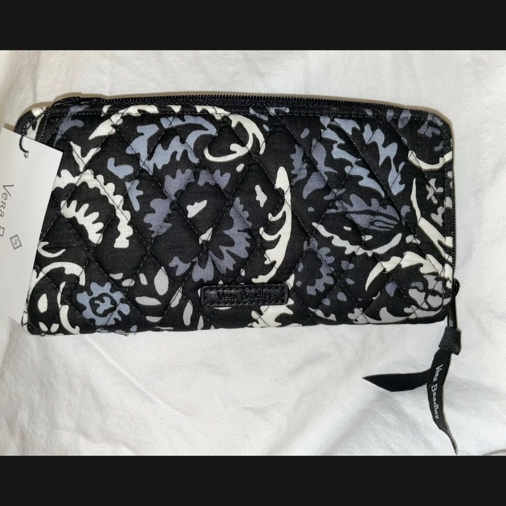 🎉HP🎉New! Vera Bradley Quilted Accordion Zip Wallet In Black Paisley Noir🖤 - Picture 6 of 8
